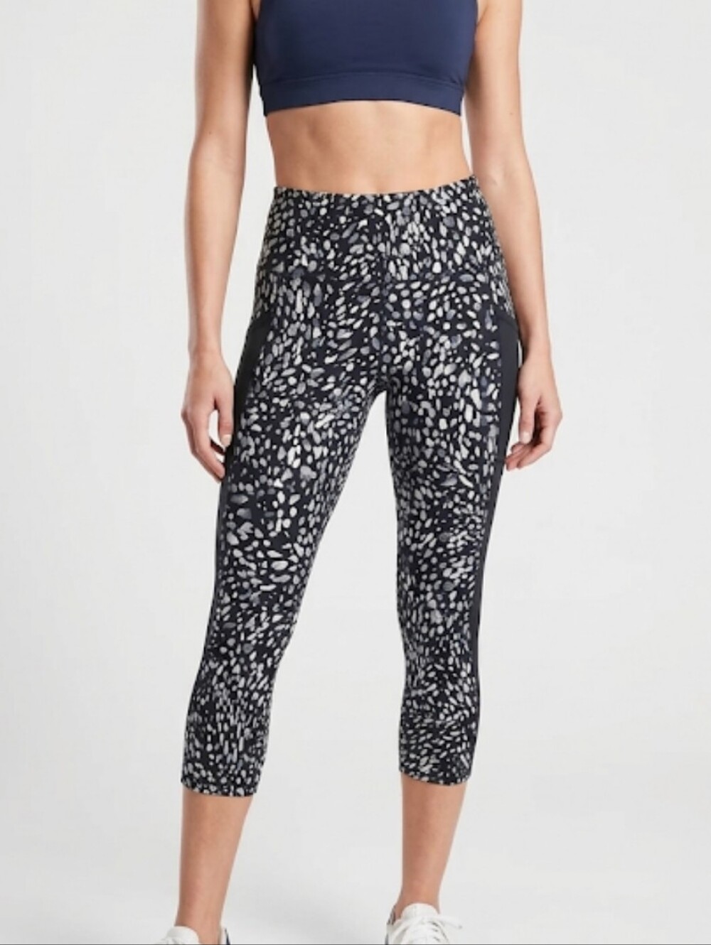 Athleta Capri Yoga Leggings Black and White Print Size XS EUC Exercise Pants